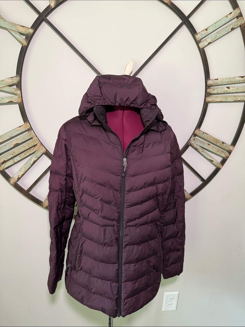 32 Degrees Size Large Women's Hooded Puffer Coat - Deep Plum